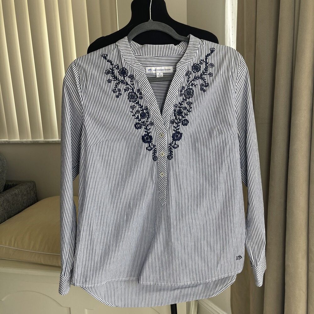 SOUTHERN TIDE Blue & White Striped floral Embroidered henley shirt popover Top S